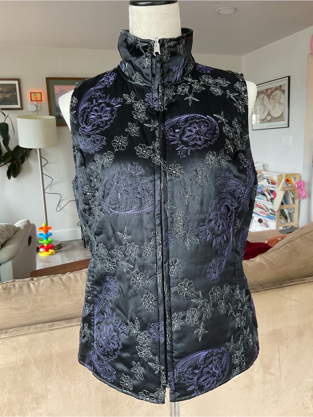 🪙Chico's Black Silk Blend Purple Paisley Silver Floral Embroidered Zip Vest Med